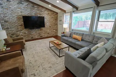 Image de 5 Br Highland House! 20 Minute walk to Tiger Stadium! ! Level 2 Ev Charger!