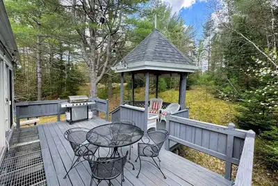Image de 43tv peaceful retreat in the White Mountain, fireplace, fire pit, large yard, WiFi, Ac!