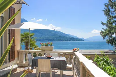 Image de GiardinoLago Bianco Holiday flat on the lake with pool