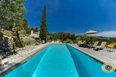 Image de Propriété de charme avec piscine chauffée et tennis