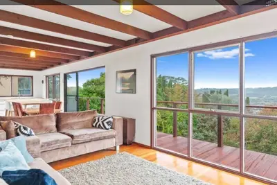 Image de Bay Views on Acreage family home Orchid