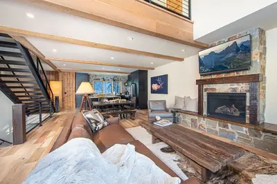 Image de Elegant Townhome with Ski-In/Ski-Out Convenience at Whitefish Mountain Resort,