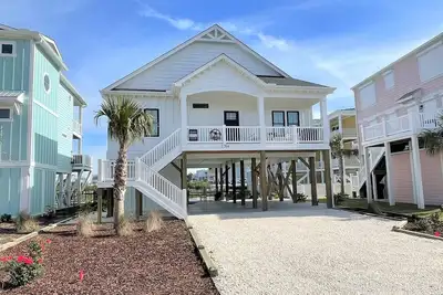 Image de Lil Nauti formerly Red Lobster - Sunset Properties