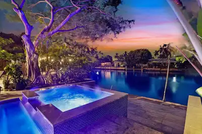 Image de Lush Waterfront Oasis w/ Heated Pool/ Hot Tub/Dock