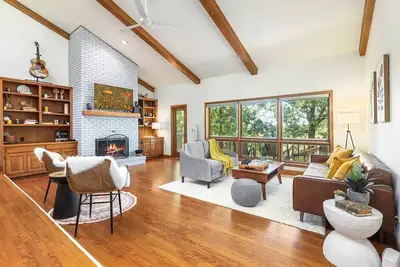 Image de Sundown Hollow - Central Fayetteville - Sleeps 10