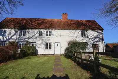 2 Greensleeves, pet friendly, with open fire in Friston