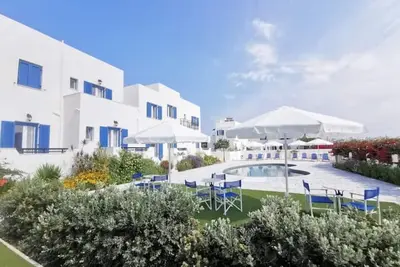 Ikaros Studios - Pool & Jacuzzi, 5 mins from beach