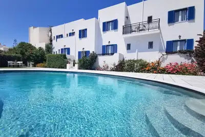 Ikaros Studios - Pool & Jacuzzi, 5 mins from beach