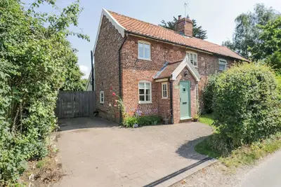Shoemakers Cottage, Friston, pet friendly, with open fire in Friston