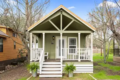 Image de Family Cabin w\/deck near San Marcos River!