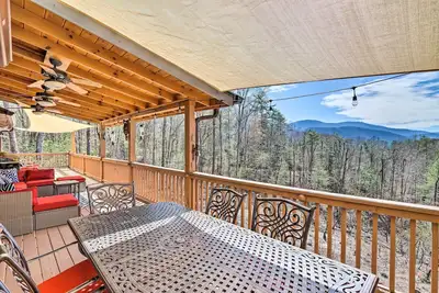 Image de Cozy Cherry Log Cabin ~ 10 Mi to Mercier Orchards