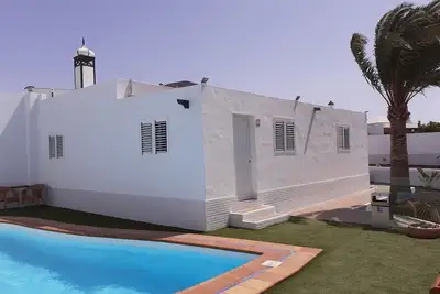 Image de Appartement d’une chambre avec lit double et vue sur la piscine à Tahiche