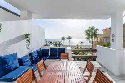 Image de Appartement \"Arruzafa Playa la Cala de Mijas\" avec vue sur mer et Wi-Fi