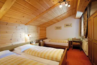 Image de Appartement \"Angerle Alm Apt Zwergenvolk\" avec balcon privé, jardin partagé & Wi-Fi
