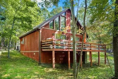Image de Cozy Cabin w Hot Tub, Deck, Grill, Fire Pit & WiFi