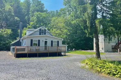 Image de Creekside Chalet @ Knoebels! Deck, Yard & FirePit