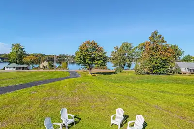Image de Waterfront home on Lake Champlain with pool, hot tub, dock, kayak & canoe