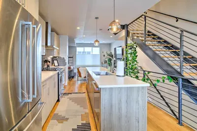 Image de City Skyline Views: Upscale Denver Townhome