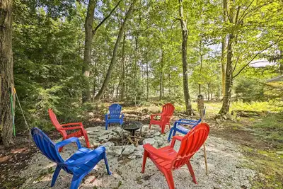 Image de Walk to Lake: Game Room Getaway in Pocono Summit!