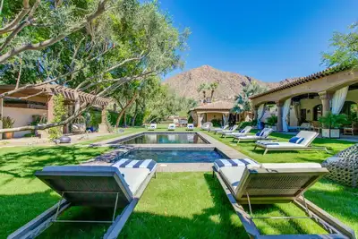 Image de Str 2025 002405 - Tuscan Camelback Mountain Mansion - Close to everything! !