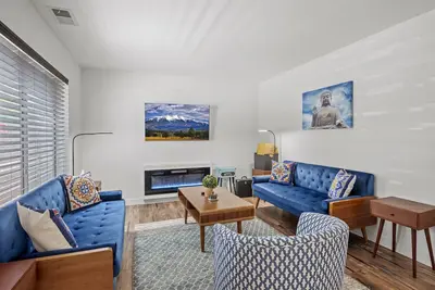 Image de Indigo Bungalow w/Ac, Fully Fenced Yard, W/D, Garage, 3 Smart Hd TVs, Fast WiFi