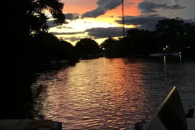 Image de Tranquil Lakefront Apt. with paddle boat and 1 mile from beach