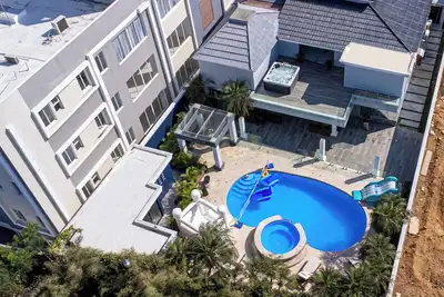 Image de \nLuxury mansion, Chef included, heated pool and Bbq