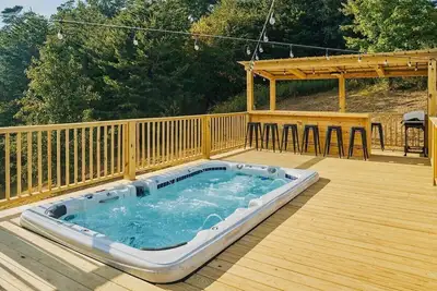 Image de Family Cabin w/ Private Swim Spa, Theater & Game Room Near Pigeon Forge