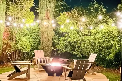 Image de —> 2 Bed en-suites + Fire Pit Lounge! <—