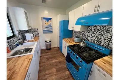 Image de Route 66 Bodacious Bungalow w\/Ac, Fully Fenced Yard, W\/D, 4 Smart TVs Downtown