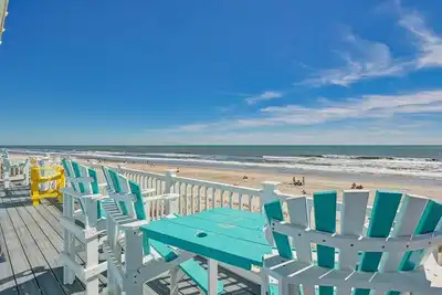Image de Check-In Friday - Beautiful 4 bedroom oceanfront home with outstanding views
