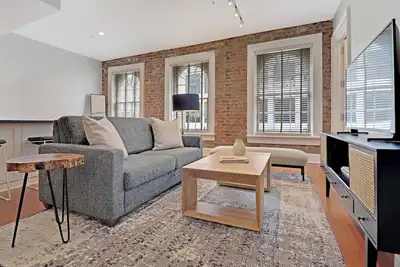 Image de Roami at Factors Row | 2-Story | 5 Bed Combo Apt.