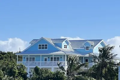 7br7ba, Pool, 2 Boat slips, step to Tahiti Beach, Sleeps 18, +cabana adds on 2