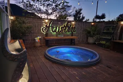 Image de Spacious home with hot tub