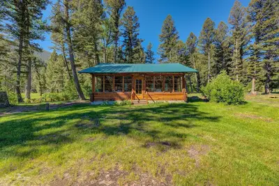 Image de Remote, comfortable rustic cabins, tranquil stream-side, nature at your doorstep