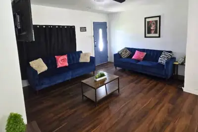 Image de 2min to Lackland Afb Entire House near SeaWorld!