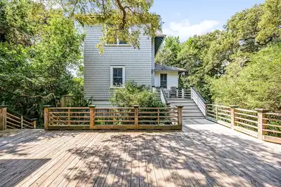 Image de Quiet, Wooded Sanctuary - Near Sunrise and Sunset Beaches - Dog Friendly