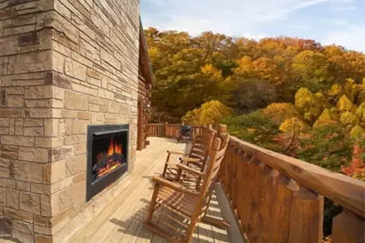 Image de Big Bear Cove-Custom w/ Hot Tub & amazing views!