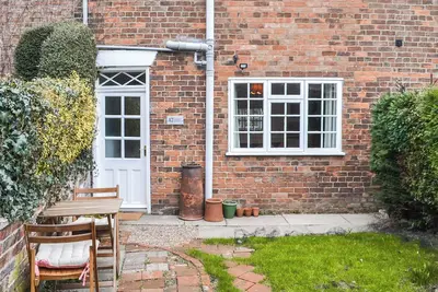 Image de A lovely cottage with a view of the magnificent St James Church Spire.