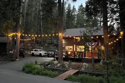 Image de Donner Lake - Cozy 5 Bedroom Cabin - Walk to West End Beach
