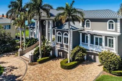 Image de Tierra Verde Sunset Point Waterfront Mansion