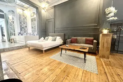 Image de Appartement romantique avec jacuzzi