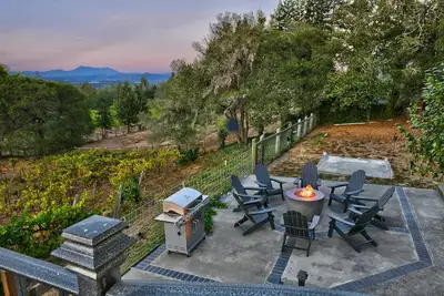 Image de ✨ Vineyard Farmhouse | Views, Fire Pit & Private Tastings & Wine Country Magic
