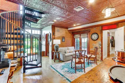 Image de Downtown Essex Apartment - Steps to River!