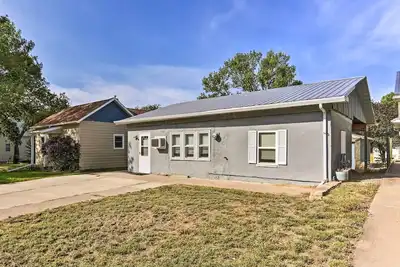 Image de Pet-Friendly Pierre Home w\/ Central Location!