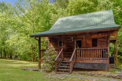 Image de Whisper Creek : Pet Friendly, Free Attraction Tickets, Hot Tub, Wood Fireplace & Creek View