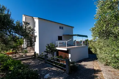 Image de Appartement de trois chambres avec la terrasse et la vue sur le mer Racisce, Korcula (A-20001-a)