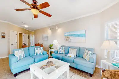 Image de Coastal condo near beach with pools, hot tub, Ac & W\/D - snowbirds Ok