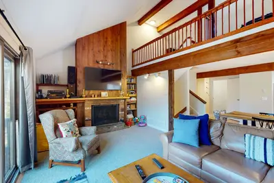 Image de Quechee Ski Hill home - steps to slopes - mountain views, Ac & W\/D
