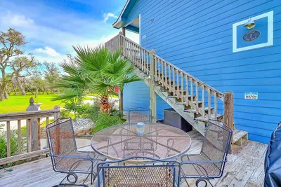 Image de Enchanting dog-friendly property with balconies, firepit, & washer\/dryers